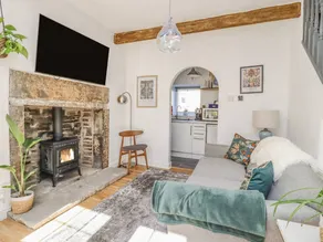 Cottage with garden - Image 2