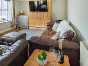Family-friendly cottage with garden & barbeque | River view - Image 4