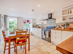 Fully equipped cottage with garden | Pets allowed - Image 4