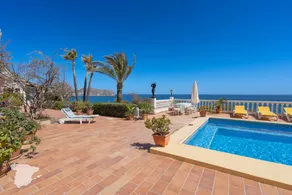 Villa with terrace, private pool & barbeque | Beach view - Image 4