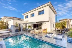 Villa adaptée aux familles avec jardin, piscine et barbecue | Vue jardin | Adaptée au travail à distance | Avec animaux autorisés - Image 2