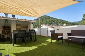 Espléndido chalet apta para familias con barbacoa, piscina y terraza | Vistas al jardín | Ideal para teletrabajar | Se admiten mascotas - Image 4