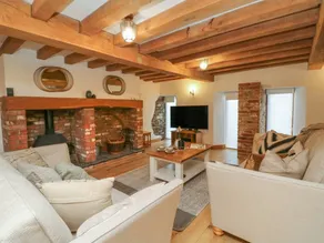 Cottage with hot tub & garden | Beach view - Image 3