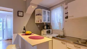 Holiday apartment with terrace & BBQ | Sea view - Image 5