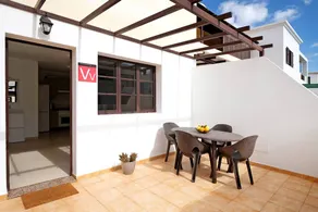 Holiday home with terrace | City view - Image 2