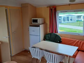 Holiday apartment with pool - Image 4