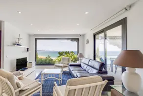 Ample holiday home with BBQ, garden & pool | Sea view | Beach nearby | Pets allowed - Image 4