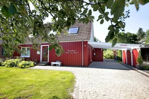 Holiday Home 'Frida Am Deich' with Private Terrace, Garden, Wi-Fi, Sauna & Fireplace - Image 2