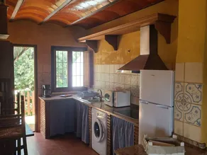Holiday apartment with private pool, garden & BBQ - Image 3