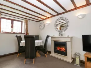 Family-friendly cottage with barbeque & garden - Image 4