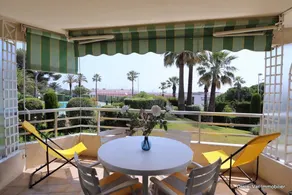 Holiday apartment with terrace & pool | City view - Image 3