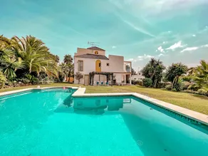 Spacieuse villa conviviale et familiale avec terrasse, barbecue et jardin | Vue jardin - Image 2