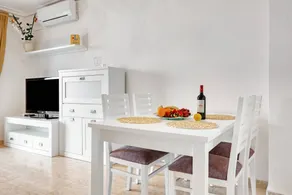 Apartment 'Parque Mar V' with Shared Pool, Wi-Fi and Air Conditioning - Image 5