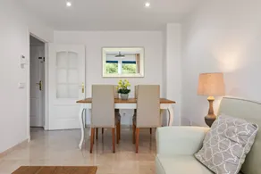 Ferienwohnung mit Pool und Terrasse | Stadtblick - Image 3
