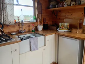 Lodge with garden & barbeque | Lake view - Image 3