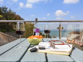 Cottage with garden & barbecue | Beach view - Image 2