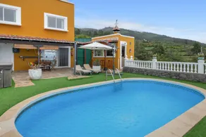 Familienfreundliches großzügiges Ferienhaus mit Grill, privatem Pool und Terrasse | Bergblick - Image 2