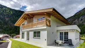 Family-friendly charming flat with garden & terrace - Image 2