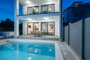 Familienorientierte schöne Villa mit Garten, privatem Pool und Terrasse | Panoramablick - Image 2