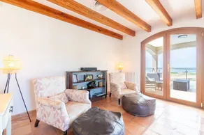 Family-oriented villa with terrace, garden & pool | Sea view | Close to the beach | Suitable for remote work - Image 4