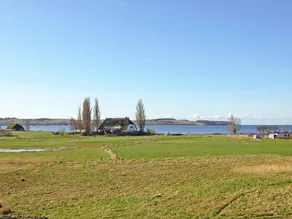 Fully equipped spacious holiday home with terrace, sauna & garden | Lake view - Image 3