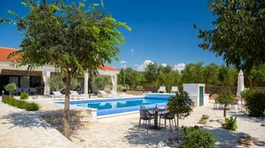 Villa with garden, sauna & terrace | Mountain view - Image 3