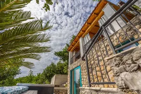 Villa with terrace and sea view - Image 3