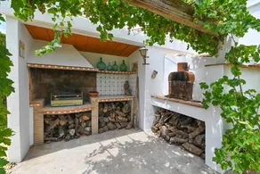 House with pool, garden & BBQ - Image 5
