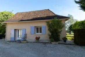 Landhaus mit Pool, Terrasse und Garten - Image 3