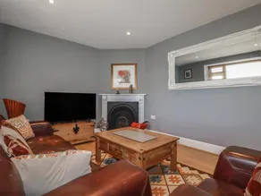 Cottage with garden - Image 3
