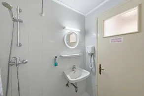 Studio Apartment 'Apraos Bay Hotel 14' with Sea View, Wi-Fi and Air Conditioning - Image 5