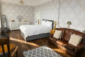 Holiday home with garden - Image 3