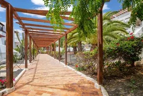 Flat with terrace, garden & fast internet | Sea view | Suitable for remote work - Image 4
