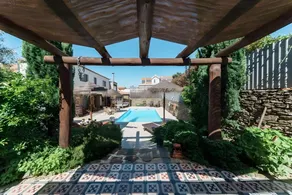 Agréable maison de vacances entièrement équipée avec jardin, piscine privée et barbecue | Vue jardin | Parfaite pour le travail à distance - Image 3