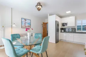 Appartement de vacances avec terrasse et internet haut débit | Vue ville | Idéal pour le télétravail - Image 2