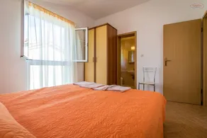 Apartment with barbecue & garden - Image 4