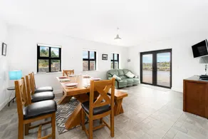 Holiday home with garden - Image 5