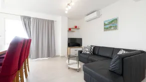 Fully equipped holiday home with pool, terrace & barbeque | Sea view | Pets allowed - Image 3