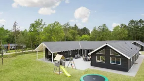 Children-friendly holiday home with sauna, garden & private pool | Pet-friendly - Image 2
