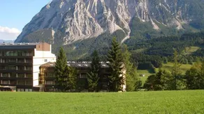 Flat with pool & sauna | Mountain view - Image 3