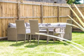 Family-oriented holiday home with garden - Image 3
