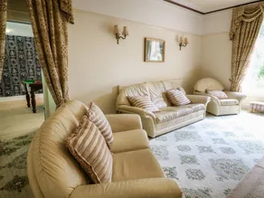 Cottage with jacuzzi & garden - Image 3