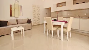 Flat with BBQ & pool - Image 2