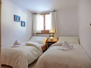 Family-friendly charming flat with garden | Mountain view | Ski nearby | Perfect for remote work | Pets allowed - Image 3