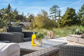 Fully equipped big holiday home with barbecue, hot tub & sauna - Image 2