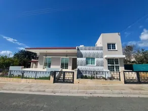 House with terrace - Image 2