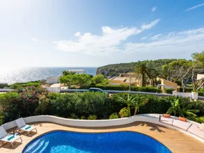 Villa with garden, private pool & barbecue - Image 4