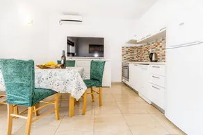 Fully equipped lovely apartment with terrace & barbeque | Garden view | Close to the beach - Image 2