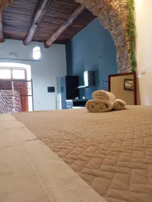 Room 'Suite Con Vasca Idromassaggio - 7' with Sea View, Wi-Fi and Air Conditioning - Image 5