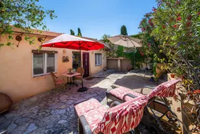 Maison de vacances avec terrasse, barbecue et jardin | Vue ville - Image 2